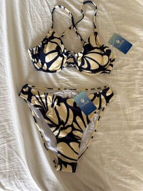 NEW WITH TAGS Cupshe Dainty Floral bikini set